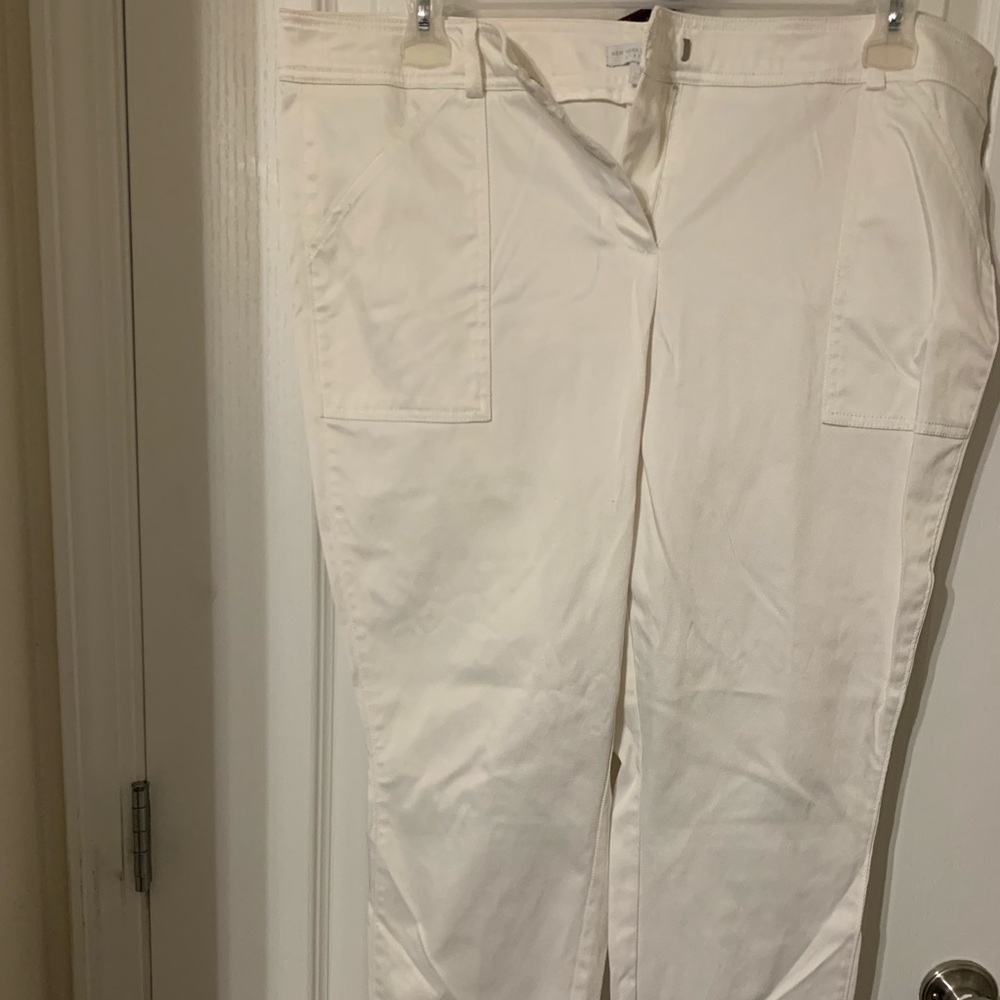 White ankle pants with gold zipper on leg